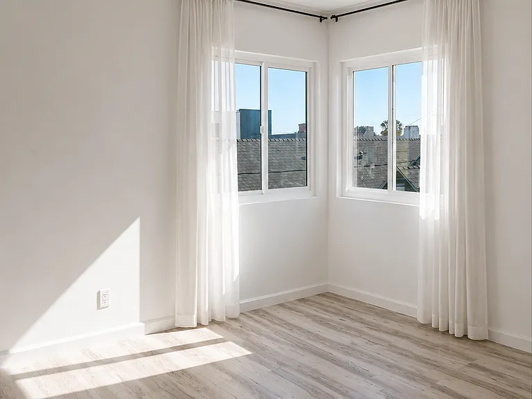 1178 N Kenmore Ave #4 — Photo 6