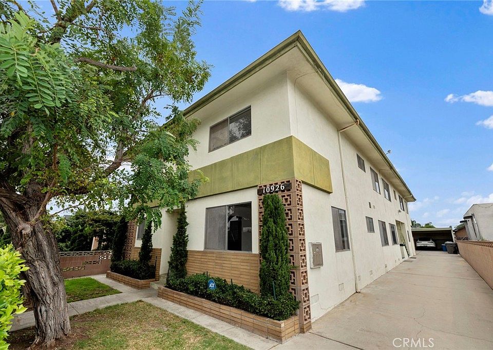 1st image of 10926 S Acacia Ave