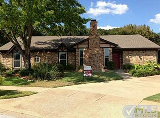 2084 Parkridge Dr, Hurst, TX 76054
