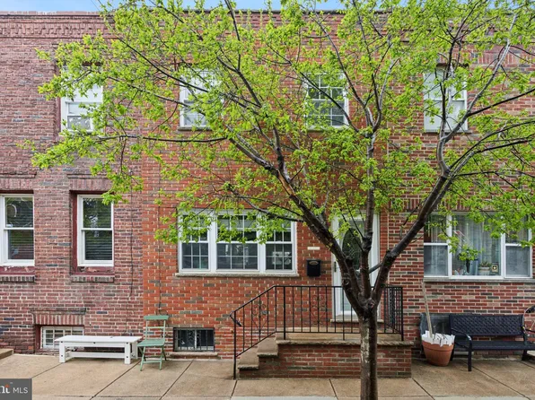 833 Pierce St, Philadelphia, PA 19148