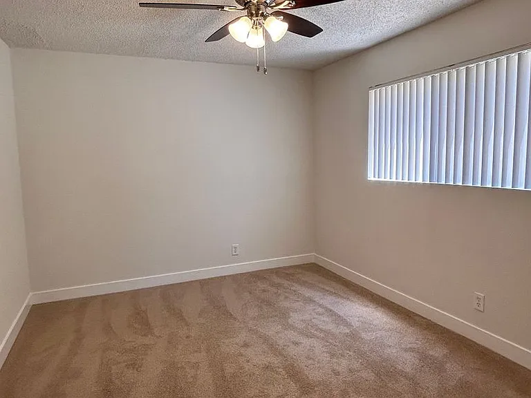 1920 Curtis Ave — Photo 14