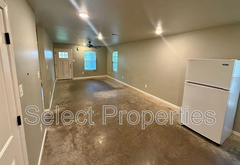 1215 Haltom St #B — Photo 2