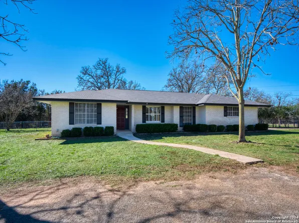 815 Bandera Blvd, Bandera, TX 78003