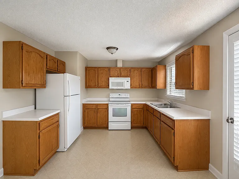 1202 Harris St — Photo 2