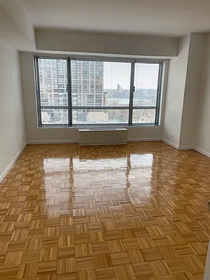 Rented by Solow Realty | media 10
