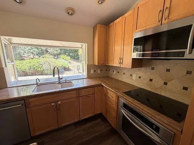 17295 Holiday Dr — Photo 11