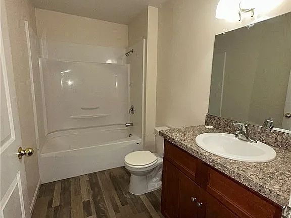 4th image of 1229 5th St NE