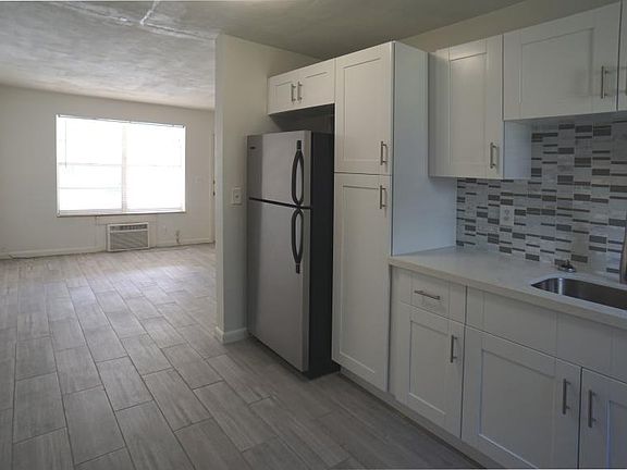 2nd image of 817 2nd St APT 3