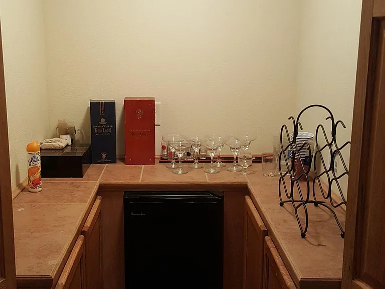 1518 W Arrowhead Rd — Photo 9