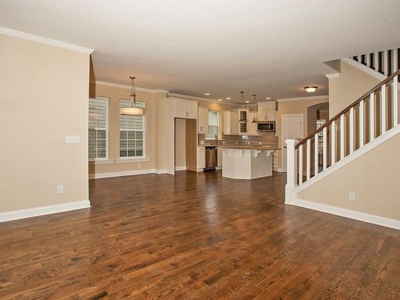 The Geovanni - Family Room