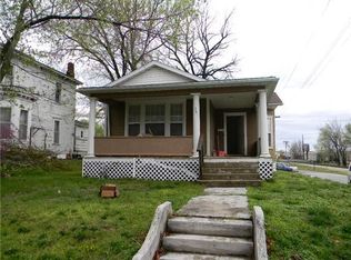 701 Olive St, Carthage, MO 64836
