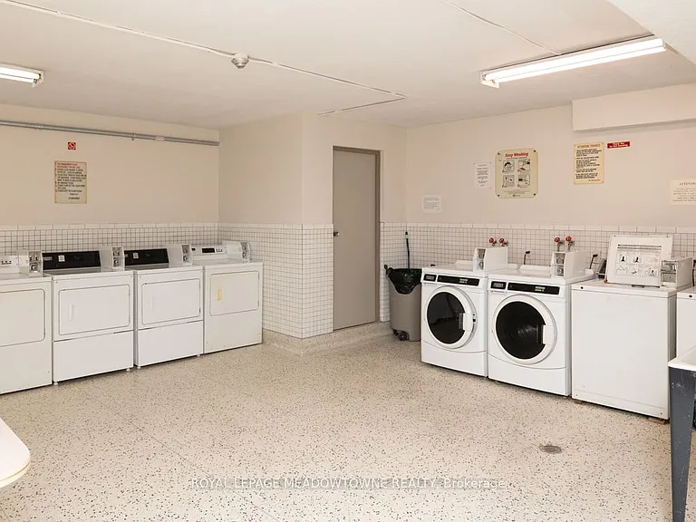 1017 Seneca Ave #408 — Photo 23