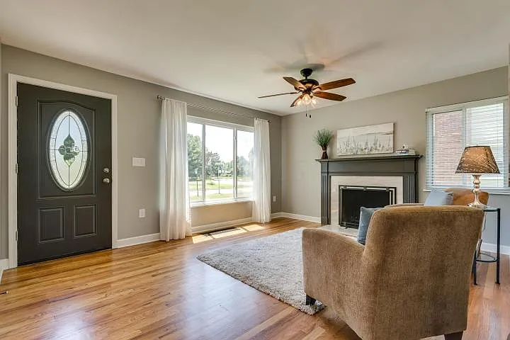 3 bed, 1168 sqft, $2,200 — Photo 3