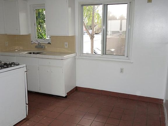 4th image of 185 Duane St APT 8