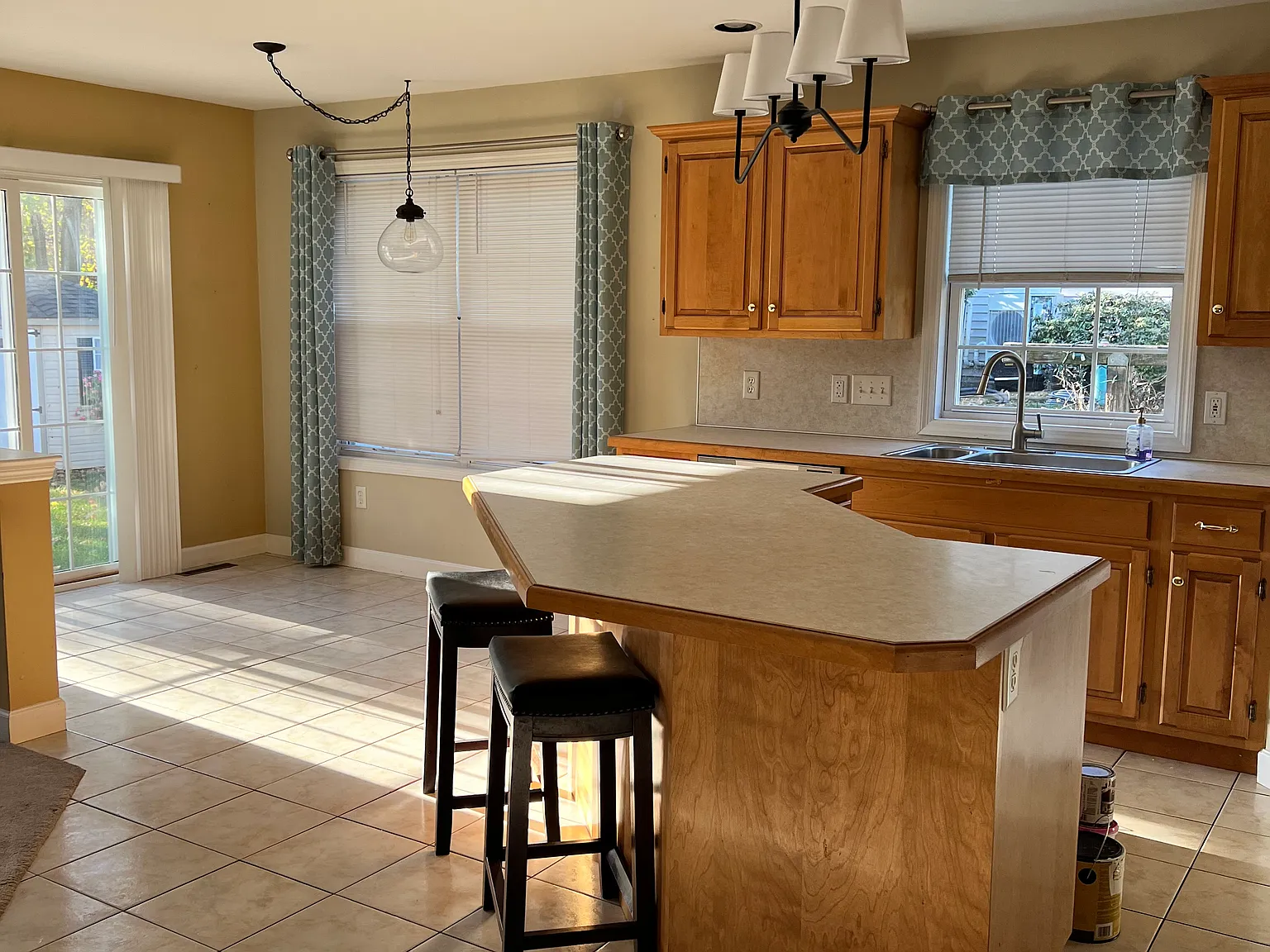 3 bed, 2025 sqft, $2,500 — Photo 3