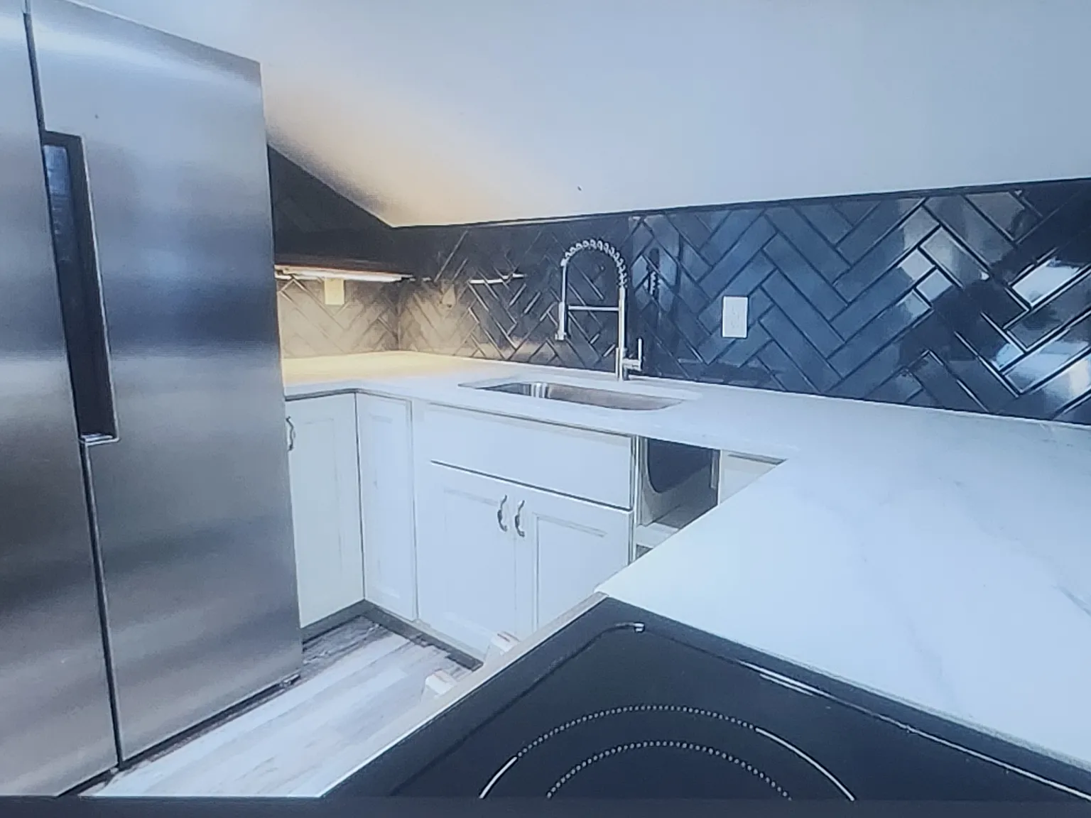 1 bed, 700 sqft, $1,600 — Photo 2