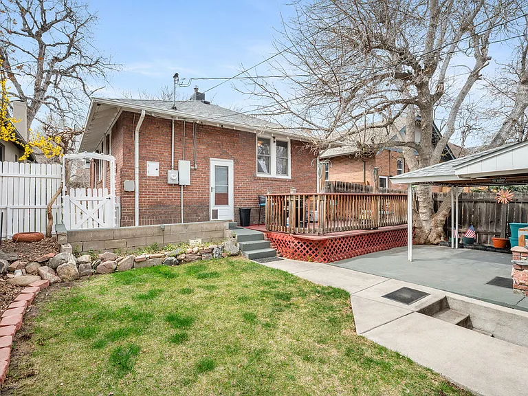 1136 Cook St — Photo 30