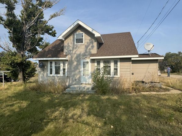 101 3rd Ave W, Westby, MT 59275