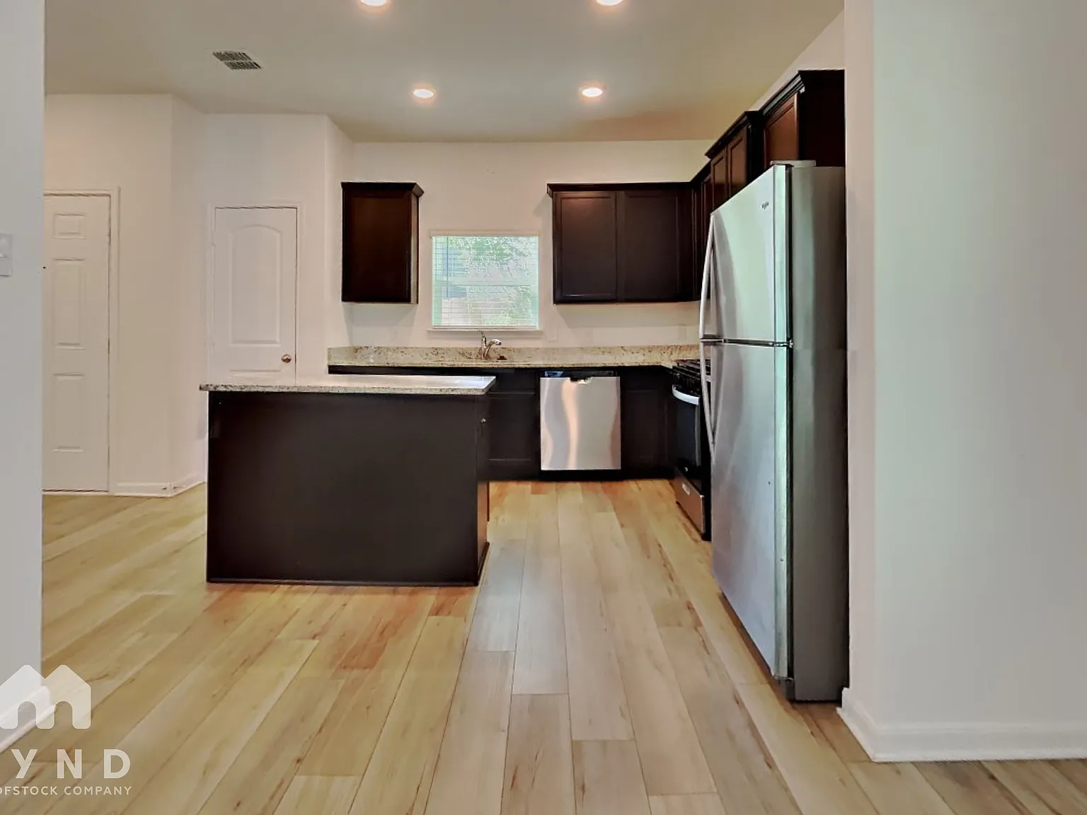 4 bed, 3.0 bath, 2115 sqft, $1,825 — Photo 4