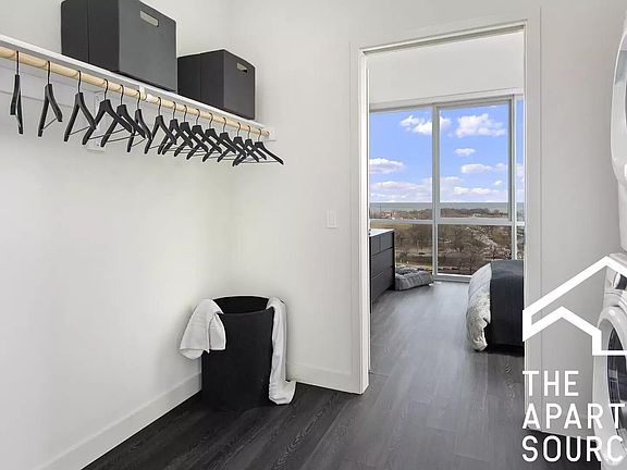 4th image of 812 W Agatite Ave #1