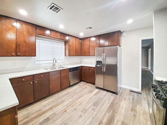 4th image of 4311 N Stanton St