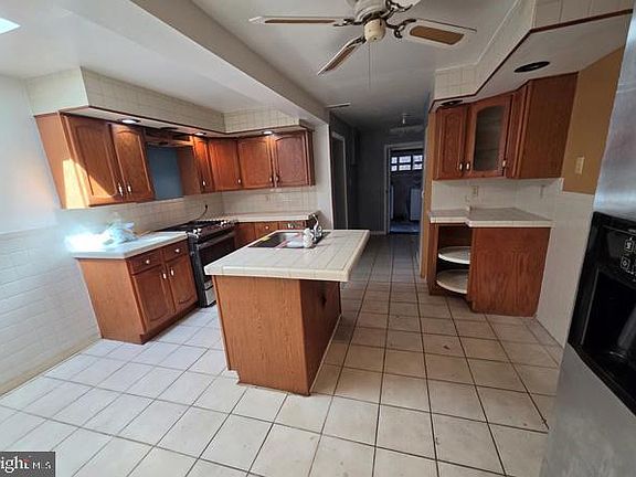 2nd image of 1753 Winslow Rd