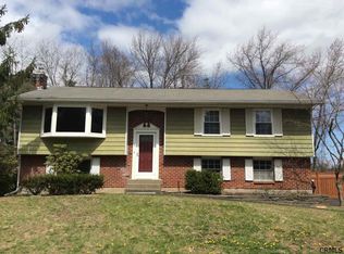 5 Sonat Rd, Clifton Park, NY 12065