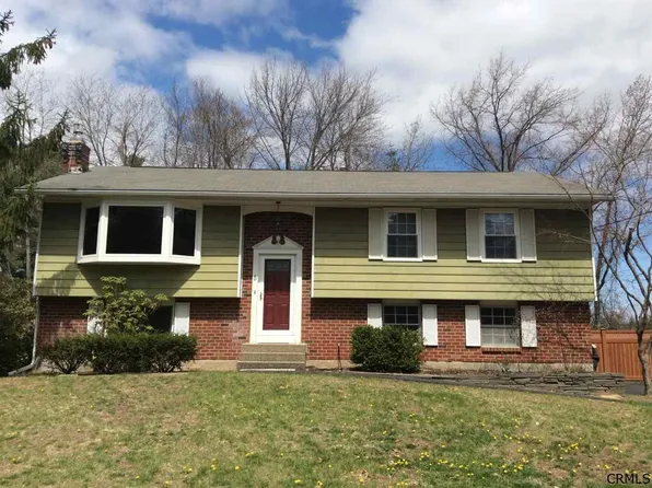 5 Sonat Rd, Clifton Park, NY 12065