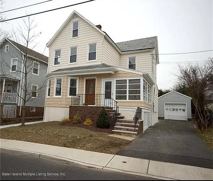 12 Hart St photo 1