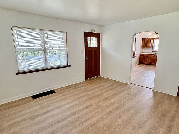 5th image of 112 S Villa Dr