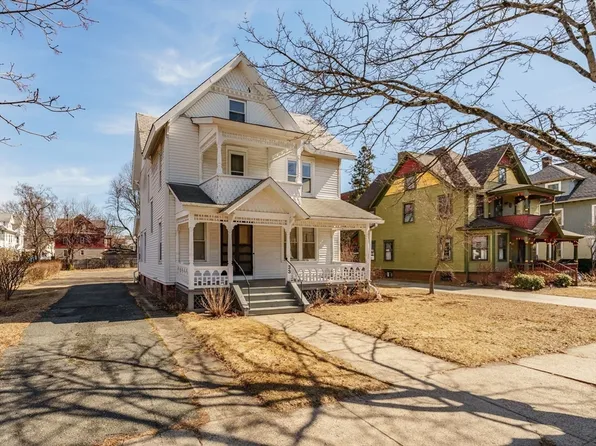 33 Churchill St, Springfield, MA 01108