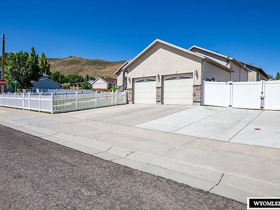 4th image of 190 Pheasant Dr