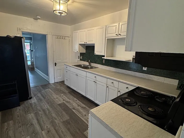 322 Charles St — Photo 3