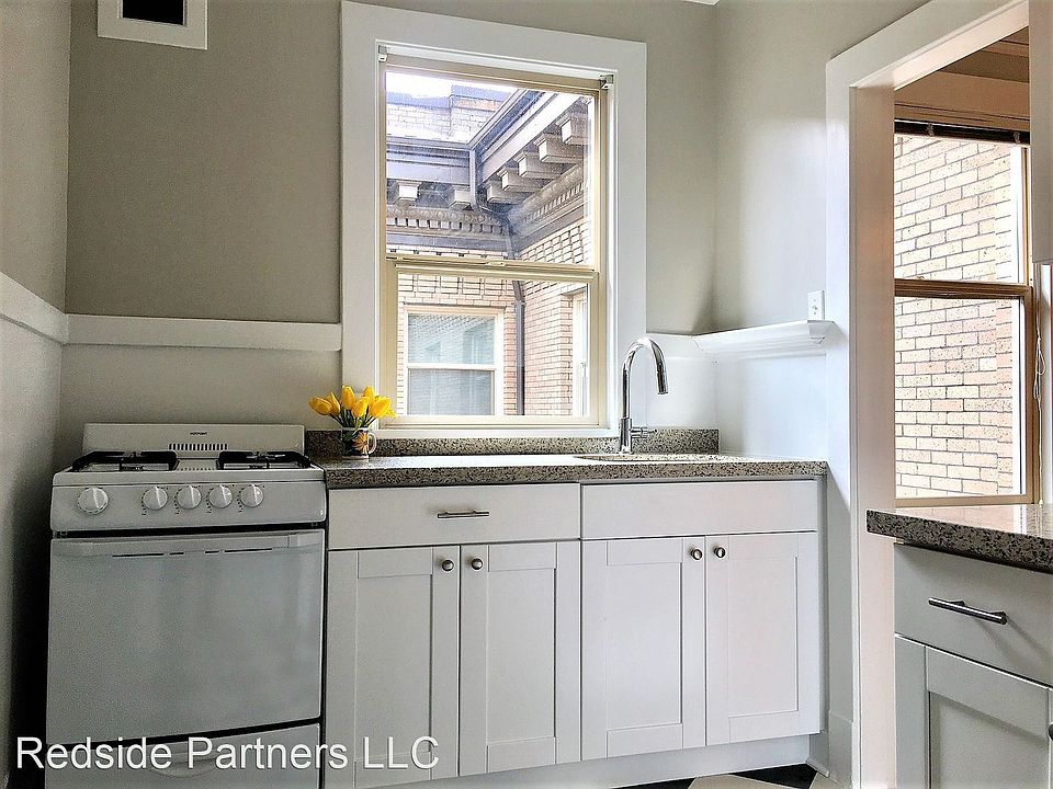 1st image of 419 13th Ave E #304