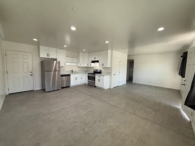 317 W Church Ave #A — Photo 4