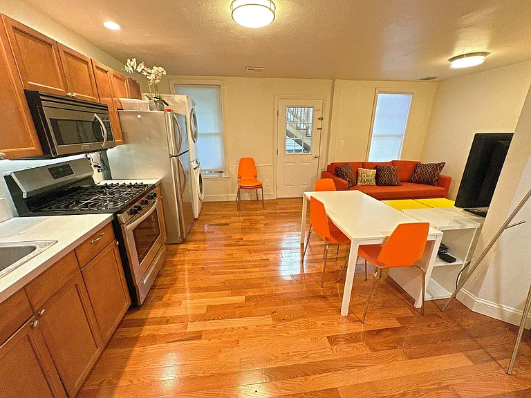 130 W 8th St #1 — Photo 2