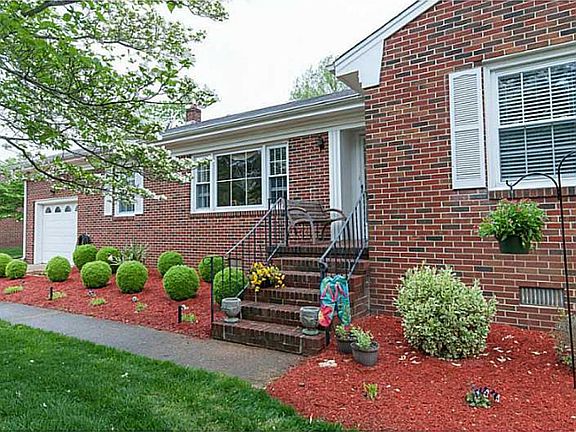 4th image of 3605 Shoreline Dr