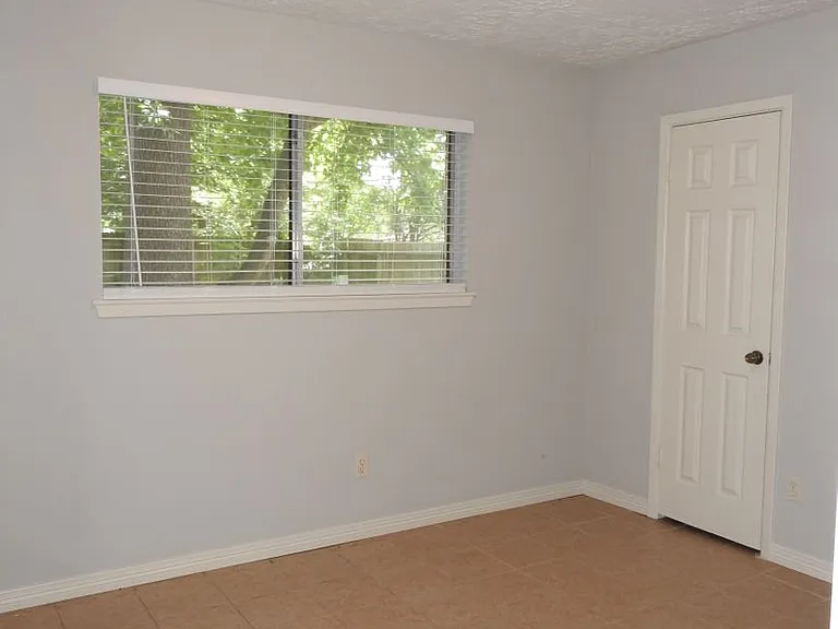 19902 Bishops Gate Ln — Photo 9