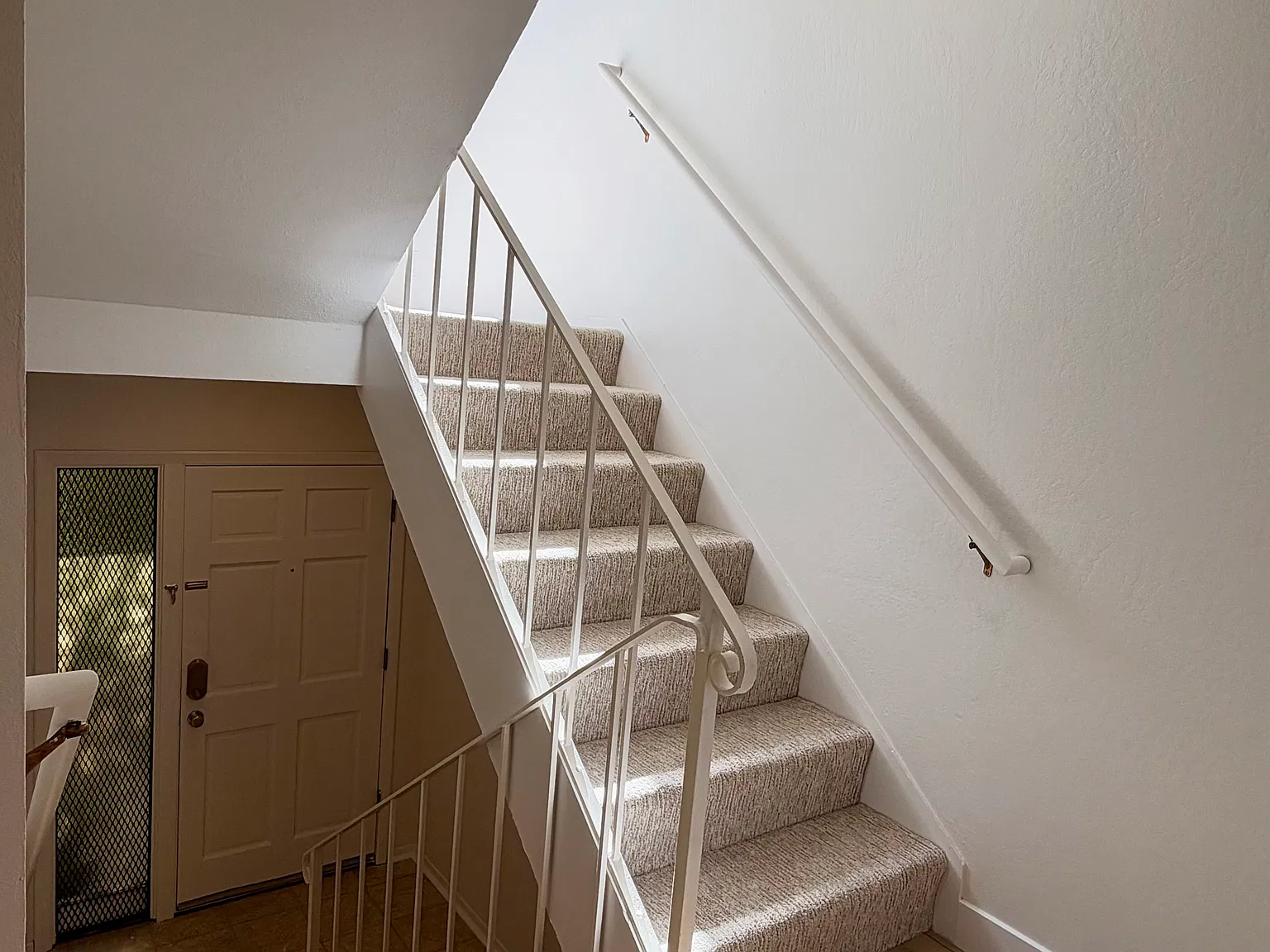 2 bed, 1.5 bath, 1216 sqft, $4,395 — Photo 4