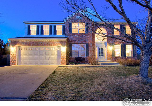 Lovely colonial on a cul-de-sac
