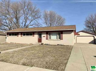 938 Lincoln St, Vermillion, SD 57069