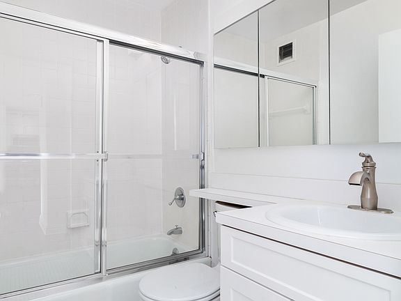 5th image of 400 E 71st St APT 14J