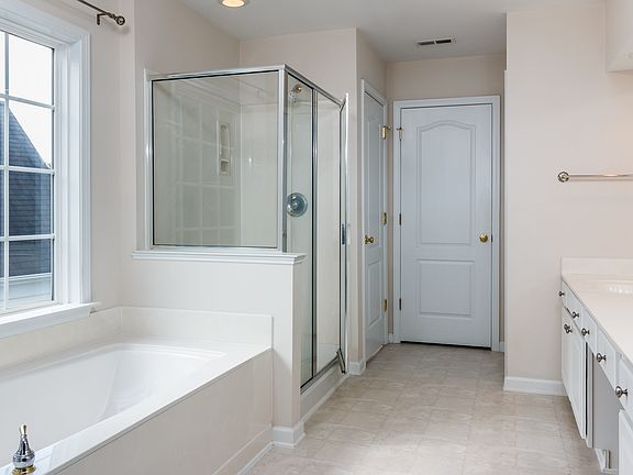 Master Bath /tub /shower