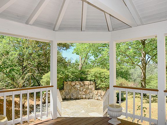 4th image of 140 Hidden Creek Dr