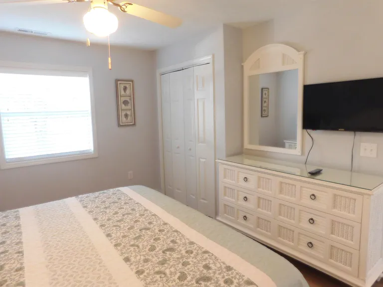521 White River Dr #21F — Photo 3