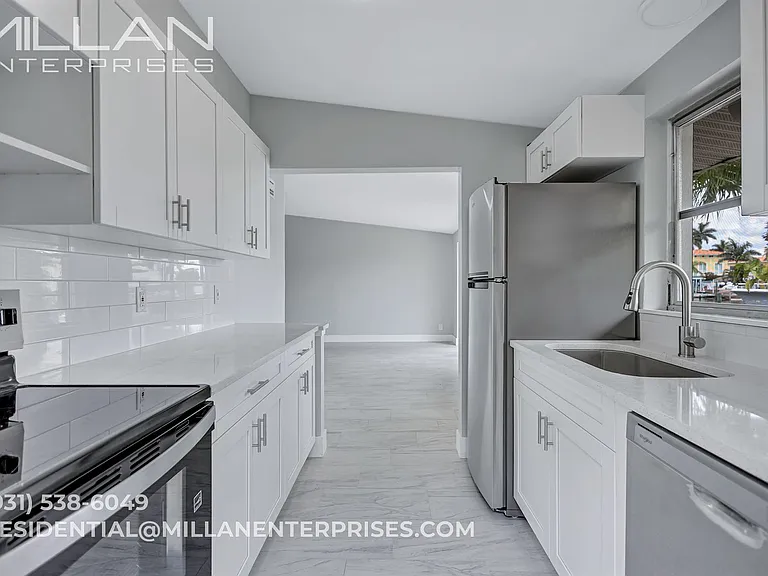 325 Capri Boulevard — Photo 34