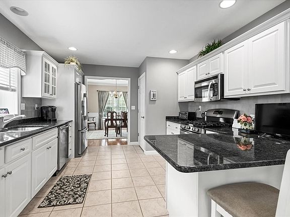 2nd image of 1 Aspenwood Cir Unit 1