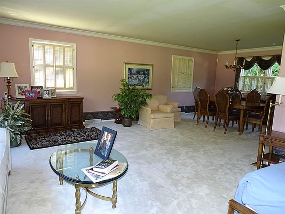3rd image of 1107 N Tyrone Dr