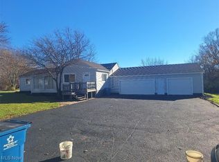 4202 Helmick Ave, Barberton, OH 44203