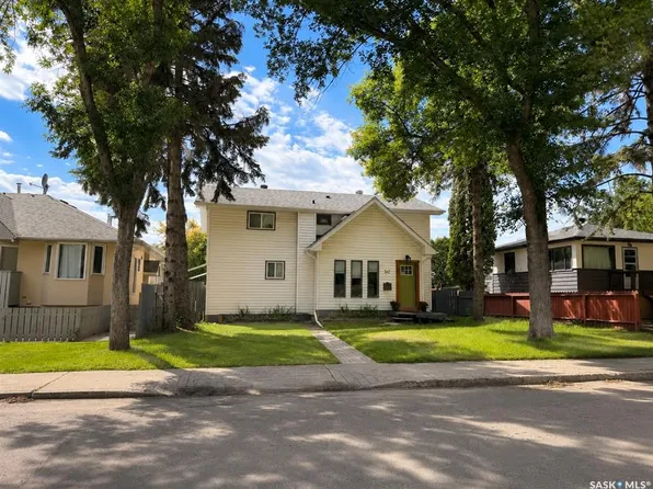347 U AVENUE S, Saskatoon, SK S7M 3C2